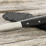 North_arm_knives_lynx_hunter_black_linen_micarta