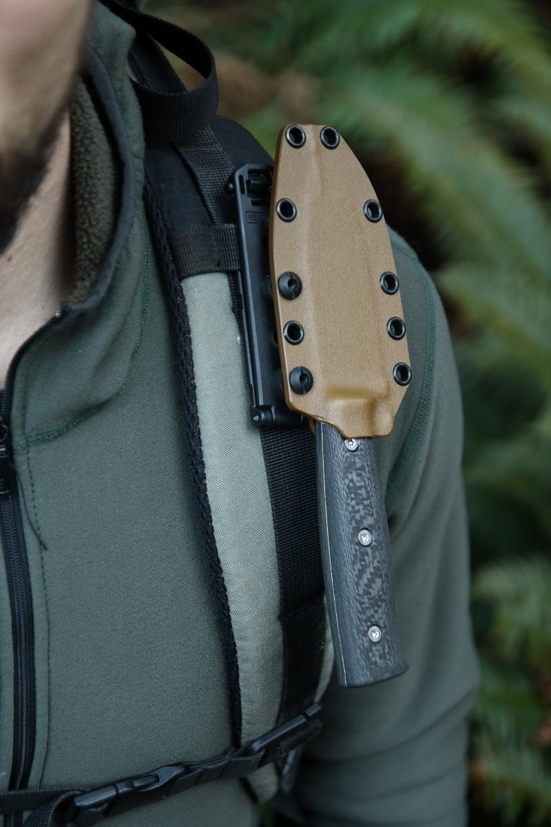 knife_on_pack_shoulder_strap_inverted_carry